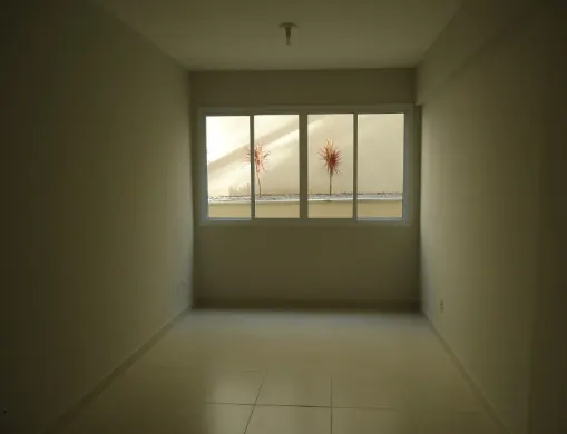 Janela do quarto com vista para a vegetação
